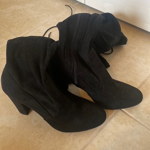 Lulu’s black suede knee high boots - Picture 2 of 5